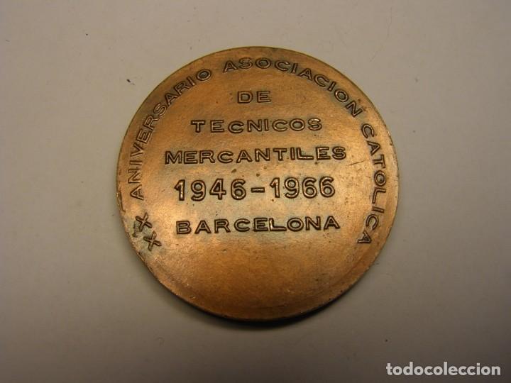 Trofeos y medallas: Medalla Asociaci&oacute;n de T&eacute;cnicos Mercantiles. Barcelona. A&ntilde;o 1966. - Foto 2