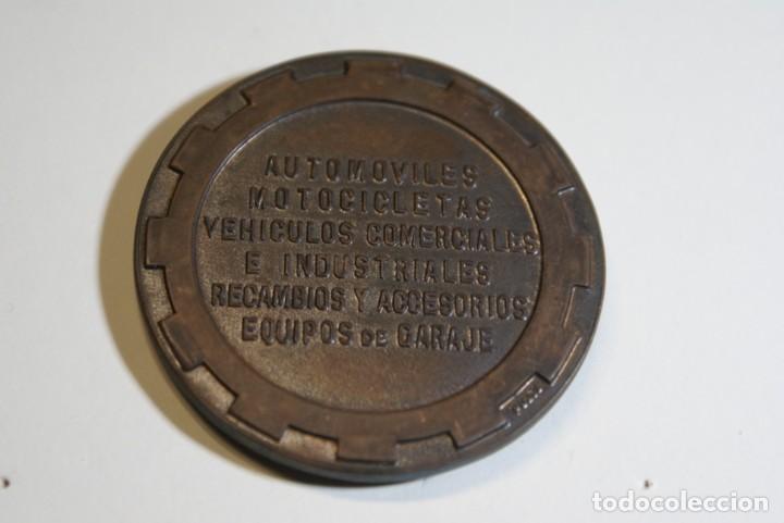 Trofeos y medallas: MEDALLA SALON INTERNACIONAL DEL AUTOMOVIL - Foto 2