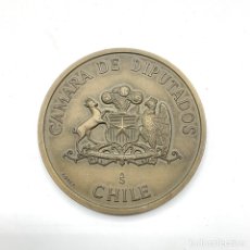 Trofeos y medallas: MEDALLA CAMARA DE DIPUTADOS CHILE - TRIBUNAL DEL CONSULADO SEDE DEL PRIMER CONGRESO NACIONAL 1811. Lote 329737888