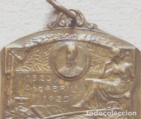 Trofeos y medallas: medalla centenario de la ciudad de tandil ano 1923 - Foto 1