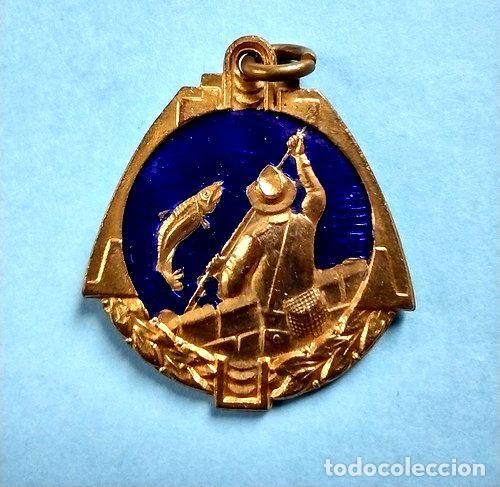 Trofeos y medallas: antigua medalla esmaltada de pesca - Foto 1