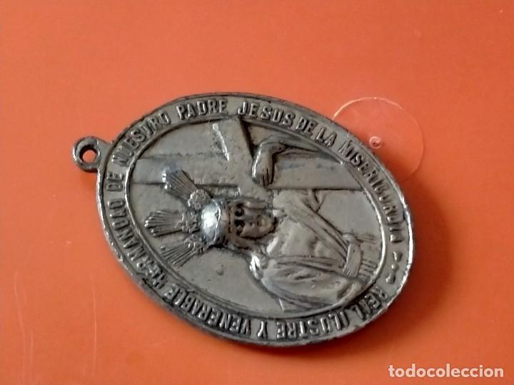 Trofeos y medallas: medalla de malaga se&ntilde;or del gran poder a&ntilde;os 50-60-rara - Foto 2
