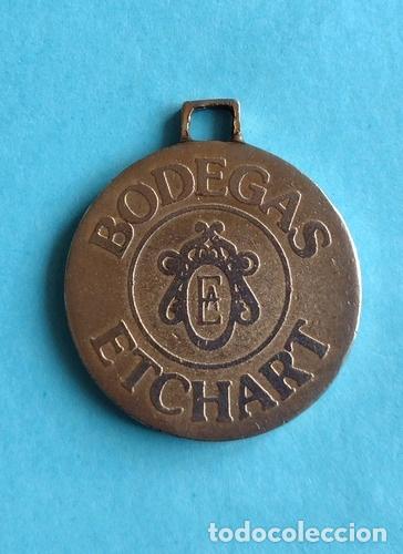 Trofeos y medallas: medalla de vinos publicidad bodegas etchart - Foto 1