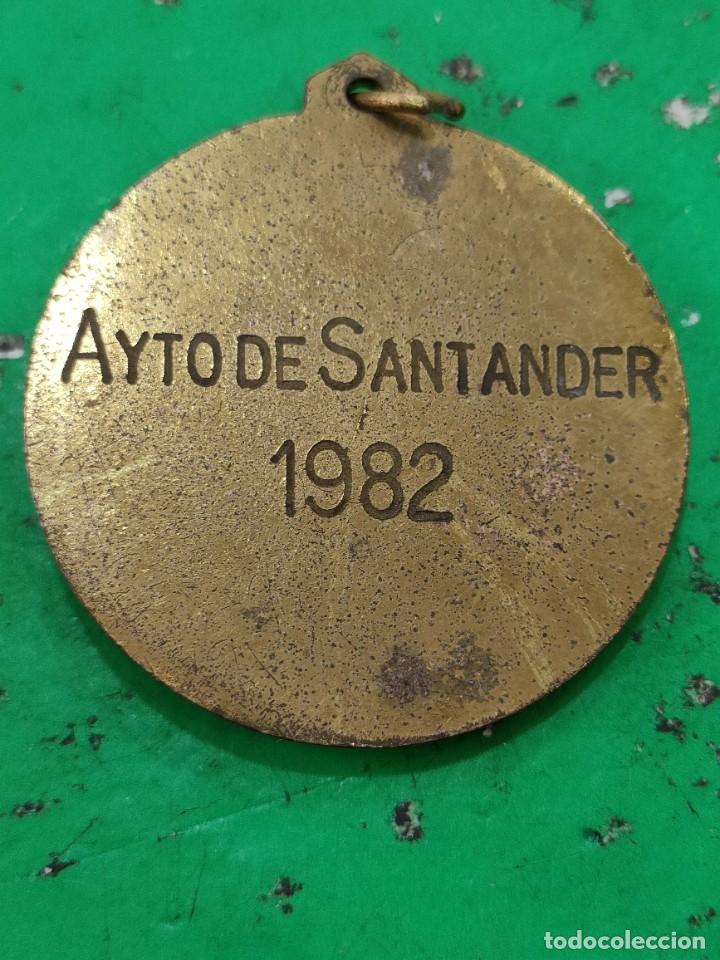 Trofeos y medallas: Medalla Canina 1982 Ayuntamiento de Santander - Foto 2