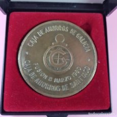 Trofeos y medallas: MEDALLÓN-CONMEMORATIVO-CAJA AHORROS SANTIAGO+CAJA AHORROS GALICIA-8 MARZO1980-CENTº1880/1980. Lote 348493733