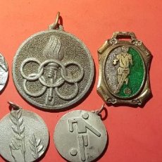 Trofeos y medallas: LOTE 5 MEDALLAS DEPORTIVAS DISTINTAS