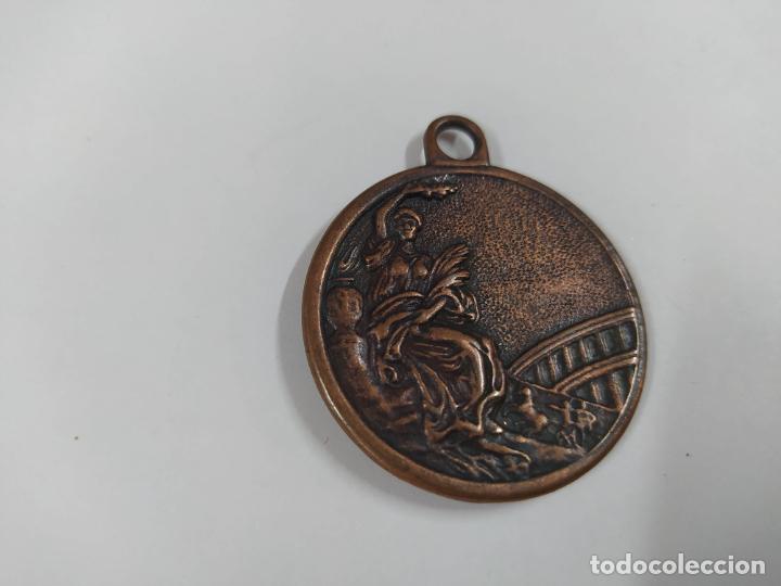 Trofeos y medallas: MEDALLA FRANCESA CON MOTIVOS CL&Aacute;SICOS. - Foto 3