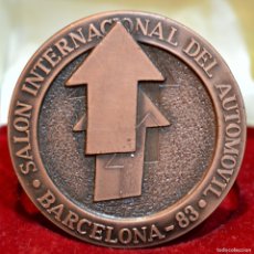 Trofeos y medallas: MEDALLA EN BRONCE SALON INTERNACIONAL DEL AUTOMOVIL BARCELONA 1983 CON CAJA ORIGINAL. Lote 366734051