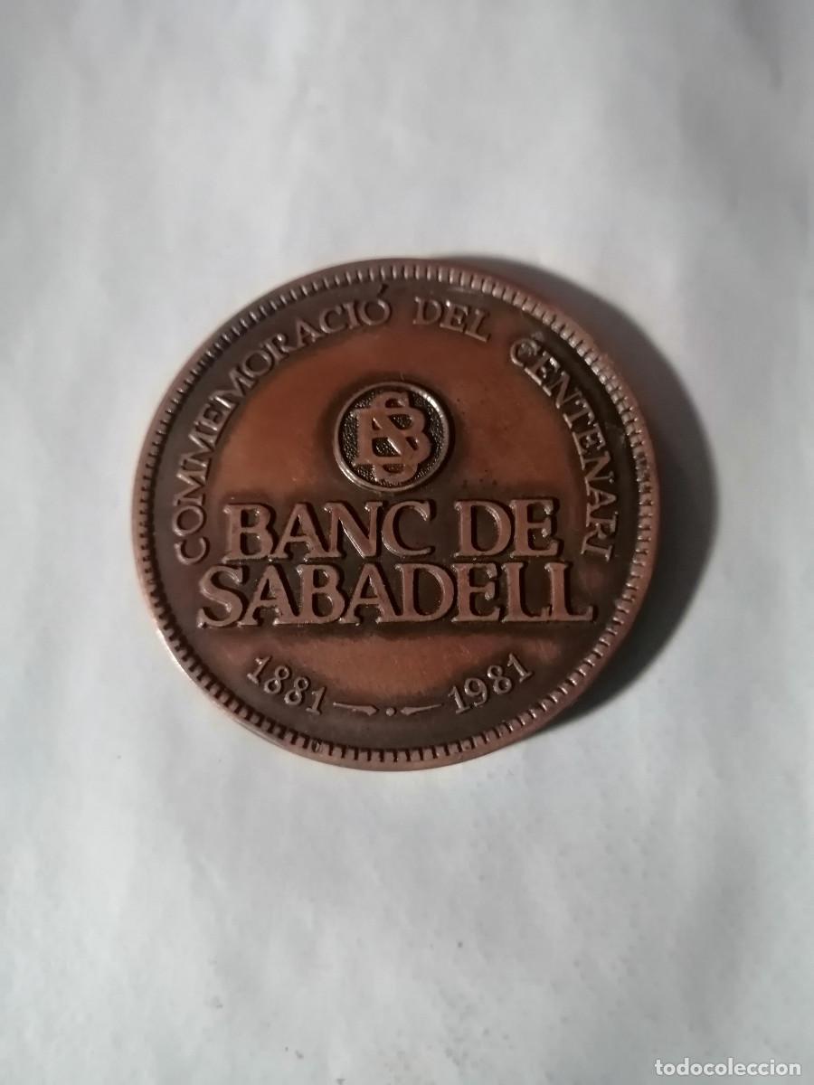 Trofeos y medallas: MEDALLA BANC DE SABADELL COMMEMORACIO DEL CENTENARI 1881 1981 - Foto 2