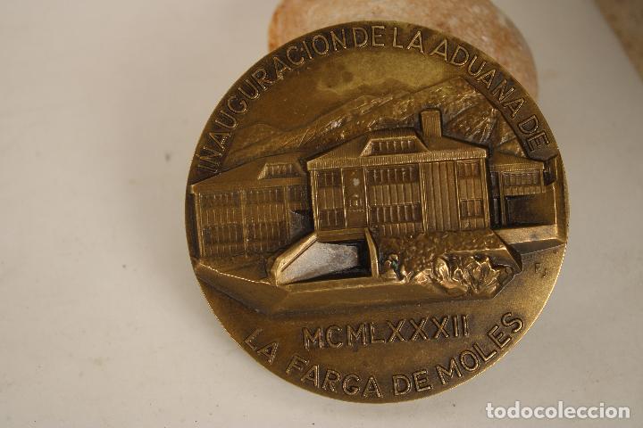 Trofeos y medallas: aduana la farca de moles 1982 - Foto 2