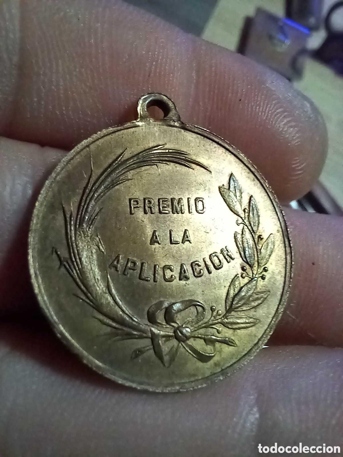Trofeos y medallas: MEDALLA PREMIO A LA APLICACI&Oacute;N - Foto 4