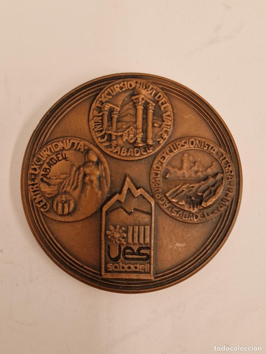 Trofeos y medallas: MEDALLA COMMEMORATIVA 75 ANYS DEXCURSIONISME A SABADELL (1908-1983) - Foto 1