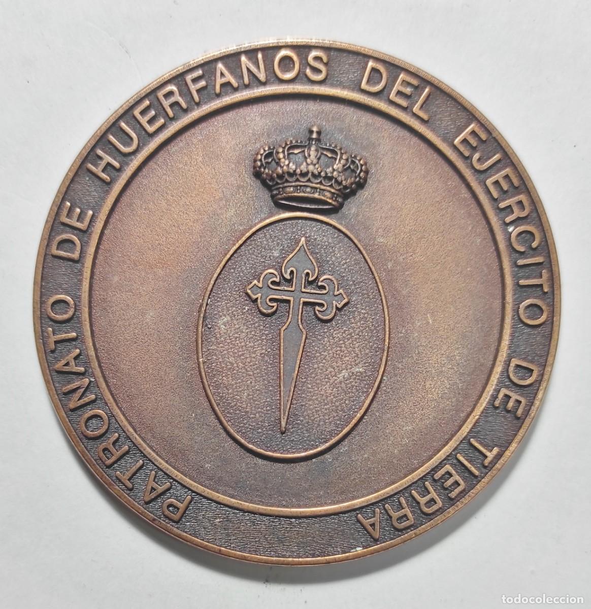 Trofeos y medallas: PATRONATO DE HU&Eacute;RFANOS DEL EJ&Eacute;RCITO DE TIERRA. - Foto 1