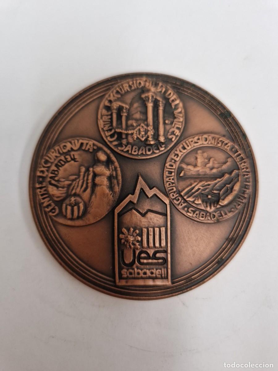 Trofeos y medallas: MEDALLA COMMEMORATIVA 75 ANYS DEXCURSIONISME A SABADELL (1908-1983) - Foto 1
