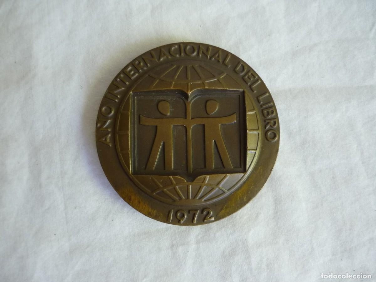 Trofeos y medallas: Medalla de bronce A&ntilde;o Internacional del Libro 1972 - Foto 2