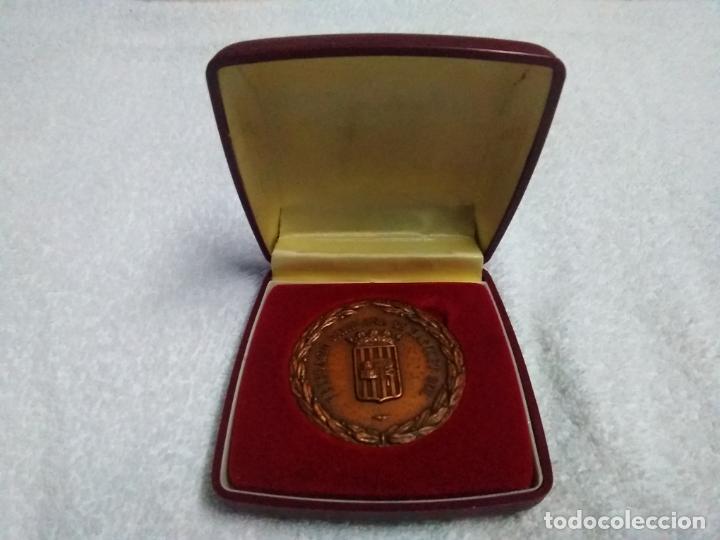 Médaillette FFBB - Fédération Française De Basket-Ball - 1970 - Bronze - Vintage