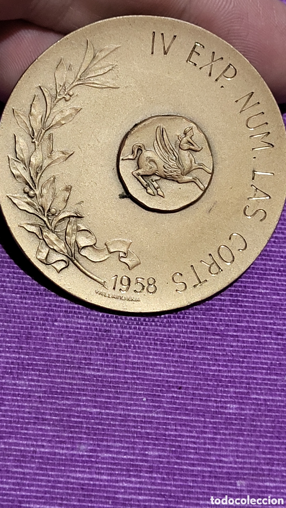 Trofeos y medallas: Medalla antigua 1958 - Foto 1