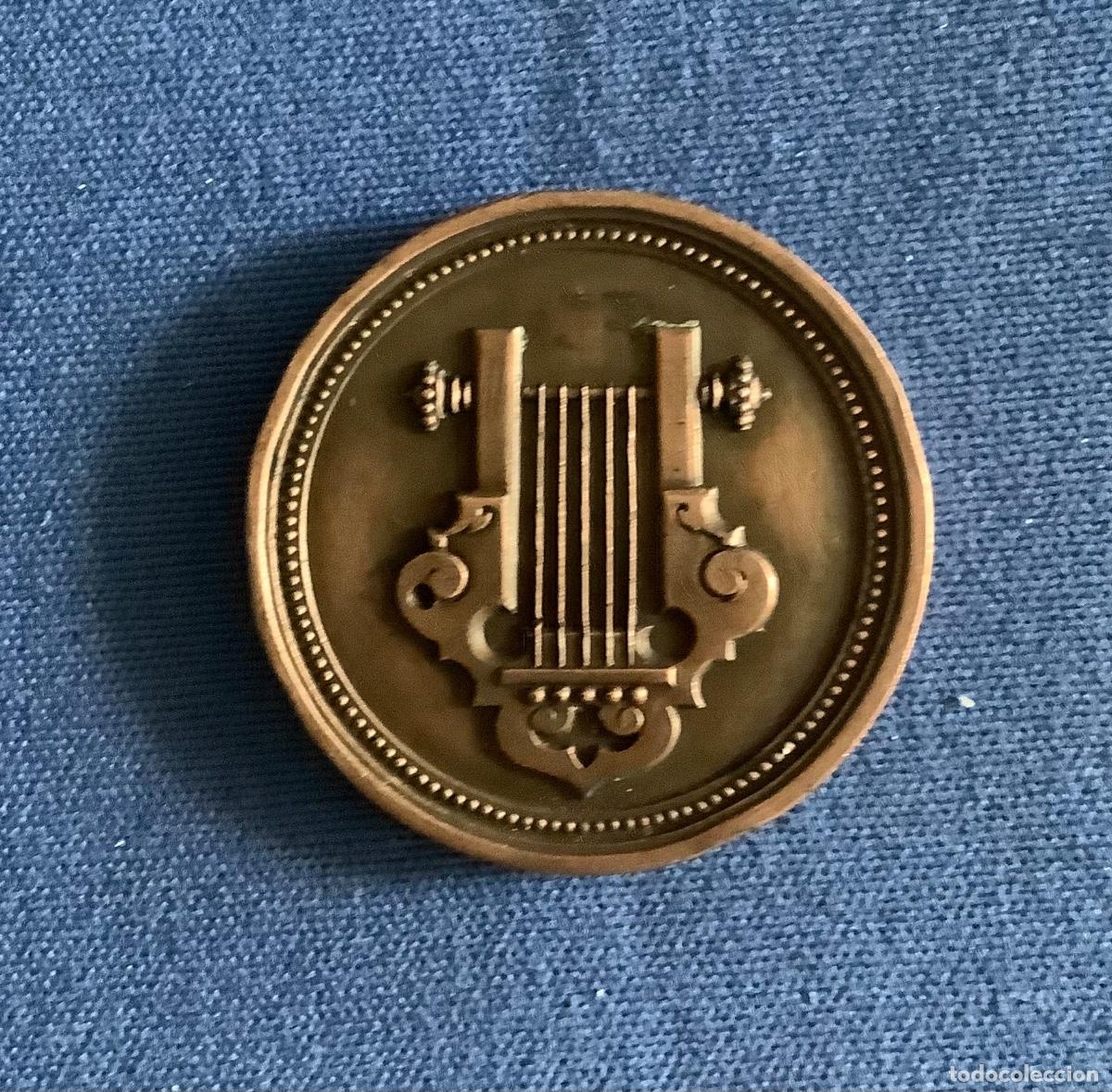 Trofeos y medallas: Medalla premio al merito. - Foto 2