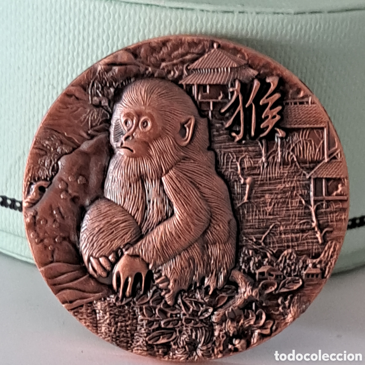 Trofeos y medallas: FANT&Aacute;STICA MONEDA CON RELIEVE CON MONO. DIAMETRO 4.5 CMS. REF S2 CGM - Foto 1