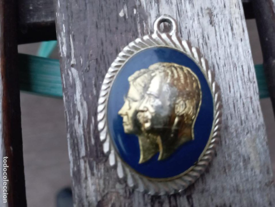 Trofeos y medallas: SERVICIO DE SEGURIDAD,CASA REAL. - Foto 2
