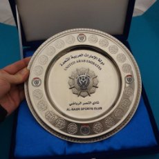 Trofeos y medallas: PLATO FUNDACION 1945 - EQUIPO CRISTIANO RONALDO - AL-NASR SPORTS CLUB - UNITED ARAB EMIRATES