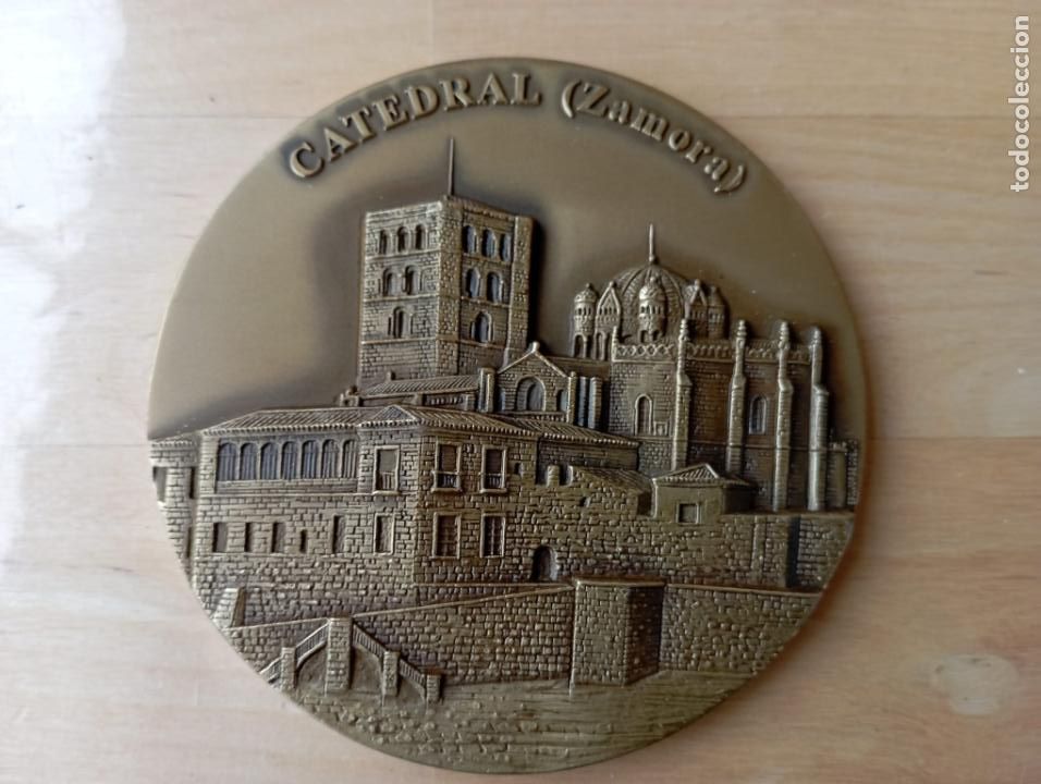 Trofeos y medallas: CATEDRAL DE ZAMORA DIAMETRO; 9 CM. - Foto 1