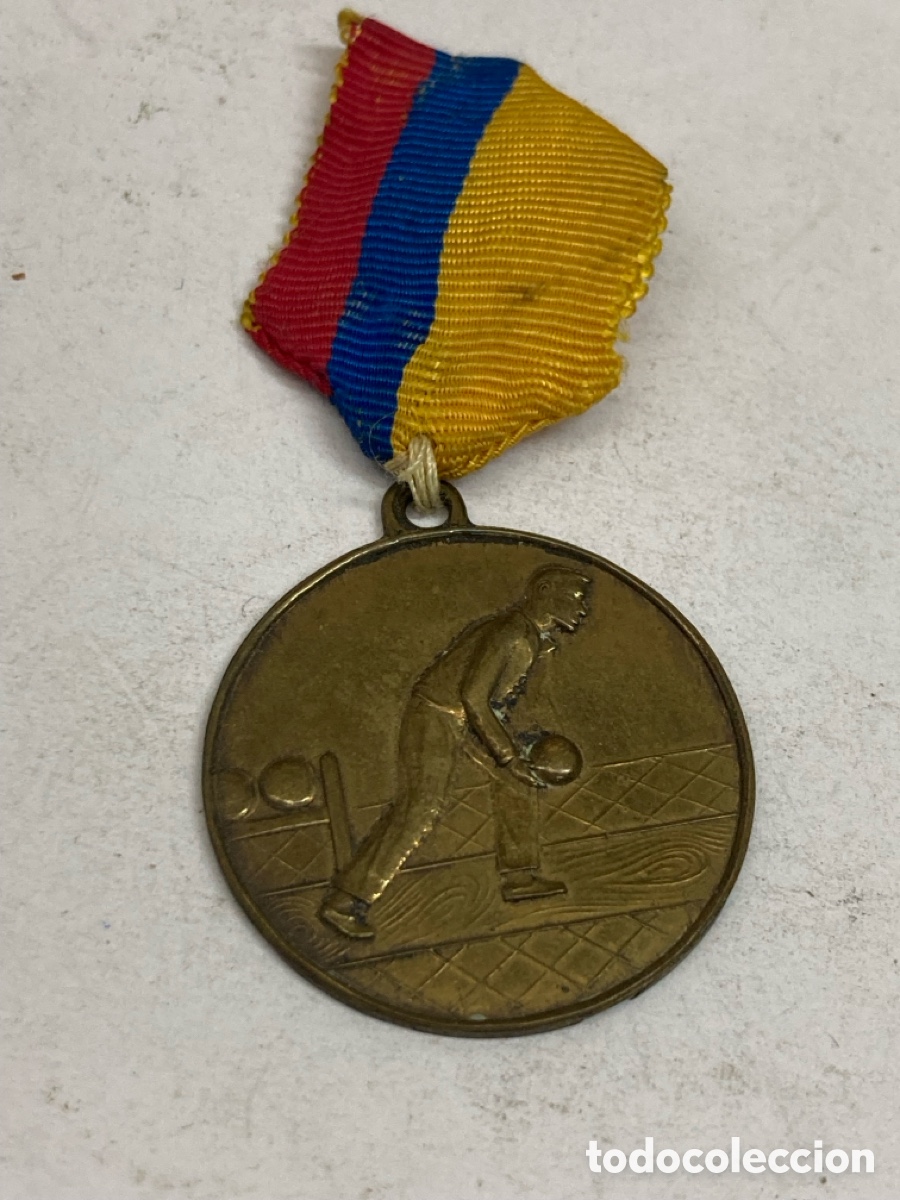 Trofeos y medallas: Medalla de bolos lat&oacute;n/ C83 - Foto 1