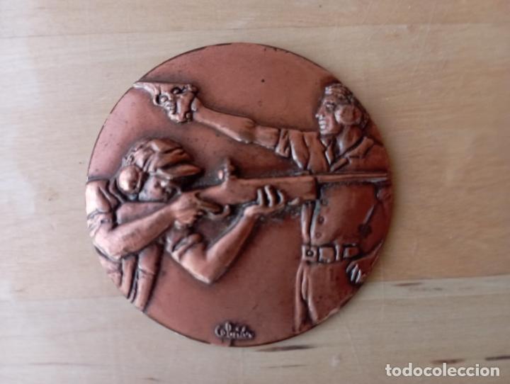 Trofeos y medallas: MEDALLA,TIRO.FIRMADA CEBRIAN. - Foto 1