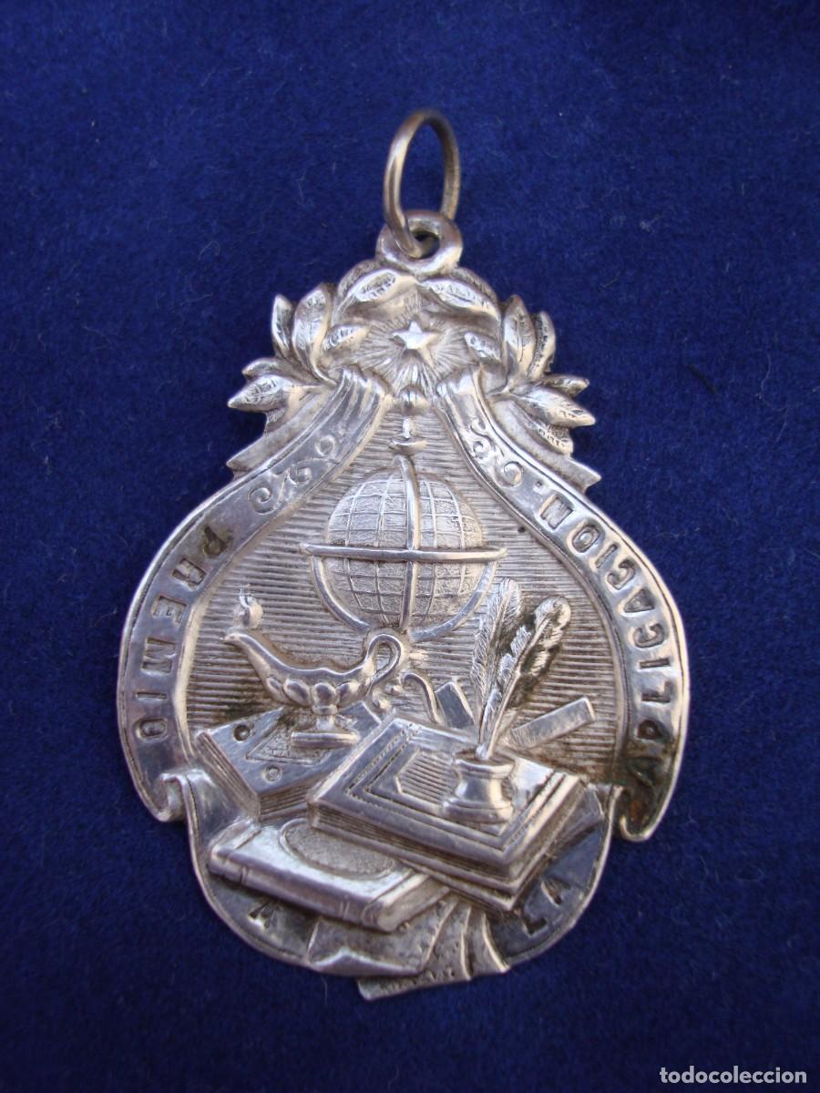 Trofeos y medallas: MEDALLA DE LA REPUBLICA PREMIO A LA APLICACION - Foto 1