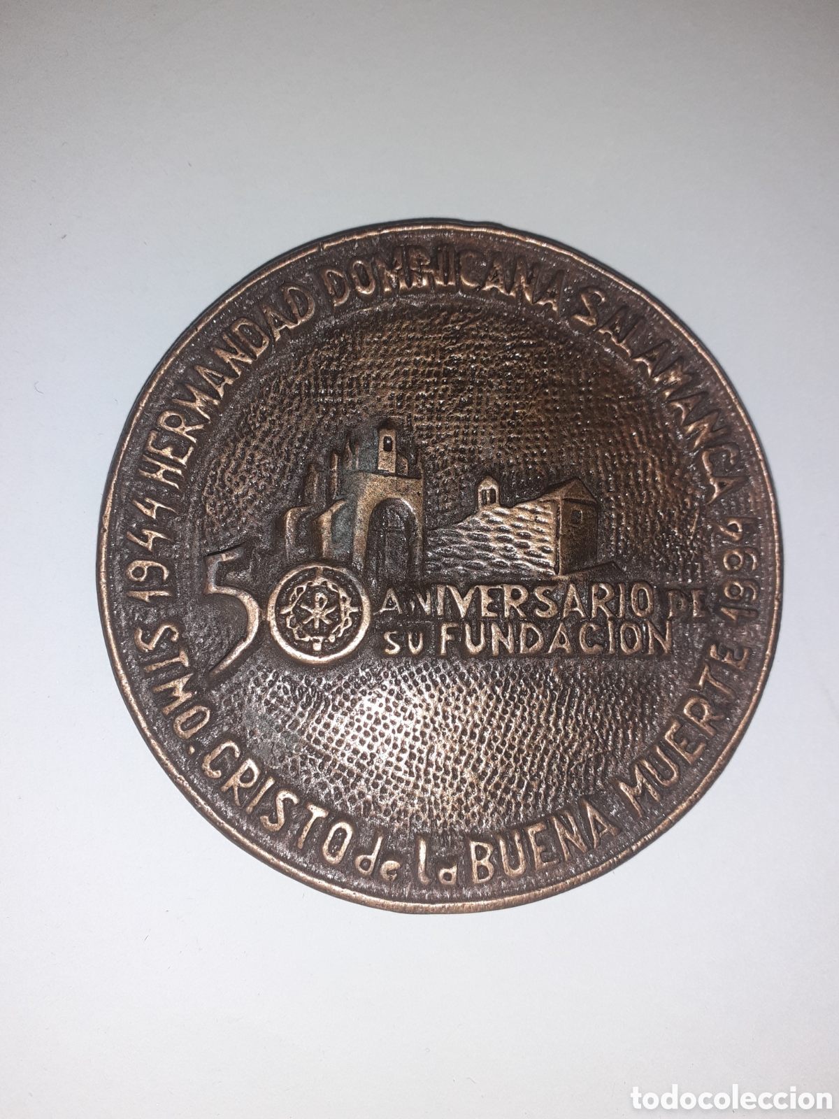 Trofeos y medallas: GRAN MEDALLA CINCUENTENARIO FUNDACION HERMANDAD DOMINICANA SALAMANCA. 1994. BRONCE. 8 CM