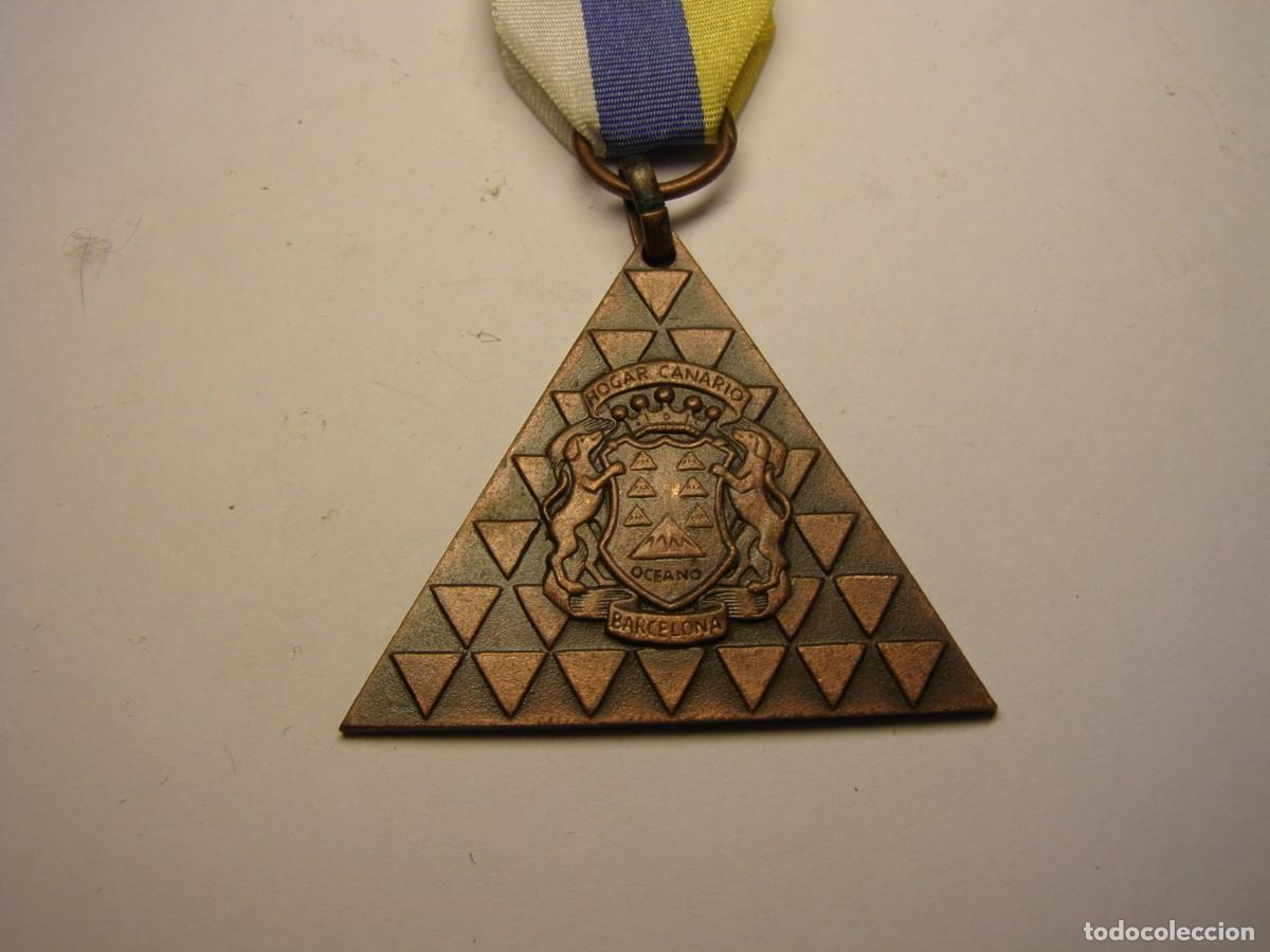 Trofeos y medallas: Medalla del Hogar Canario, Barcelona. - Foto 2