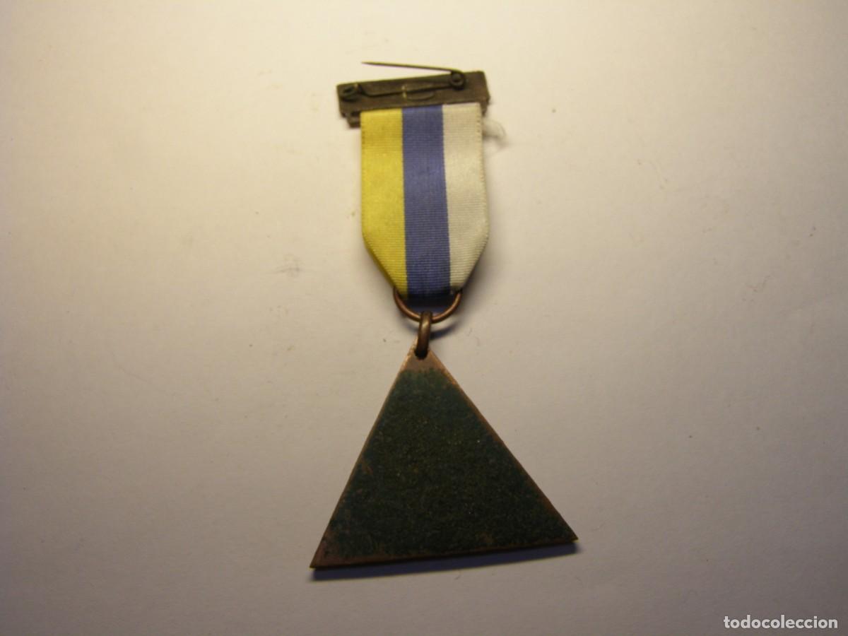 Trofeos y medallas: Medalla del Hogar Canario, Barcelona. - Foto 3