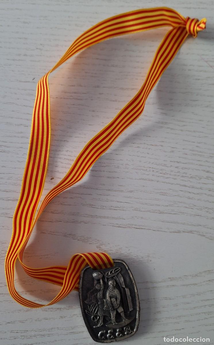 Trofeos y medallas: MEDALLA DEL C.E.E.B. (CONSELL DE LESPORT ESCOLAR DE BARCELONA) - Foto 1