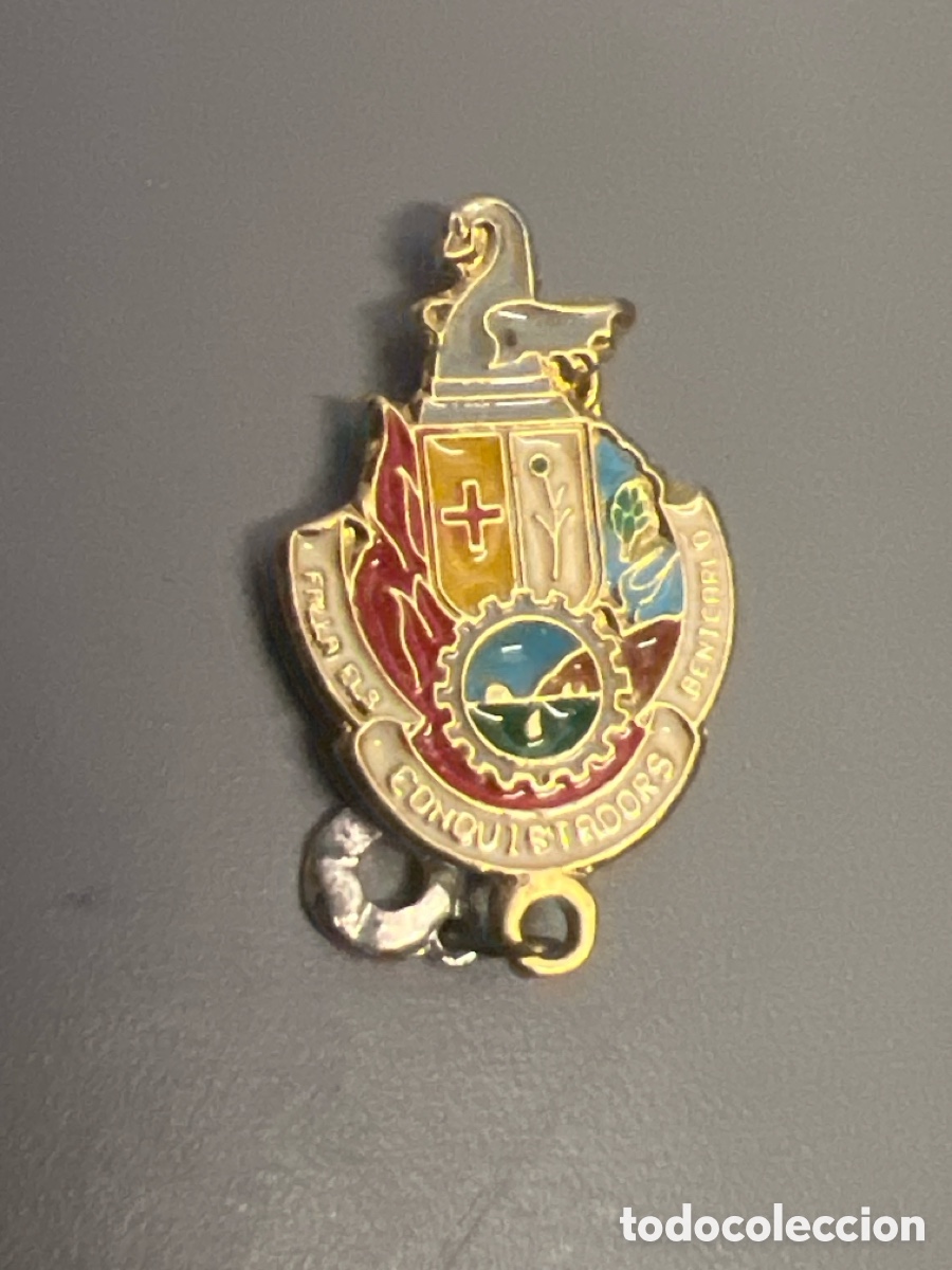 Trofeos y medallas: T1/E2/658. INSIGNIA CONQUISTADORES BENICARL&Oacute; - Foto 1