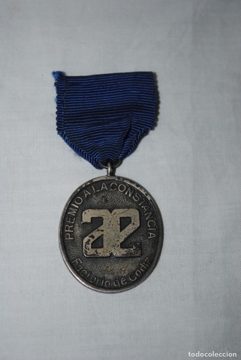 Trofeos y medallas: MEDALLA DE PREMIO A LA CONSTANCIA , CADIZ - Foto 1