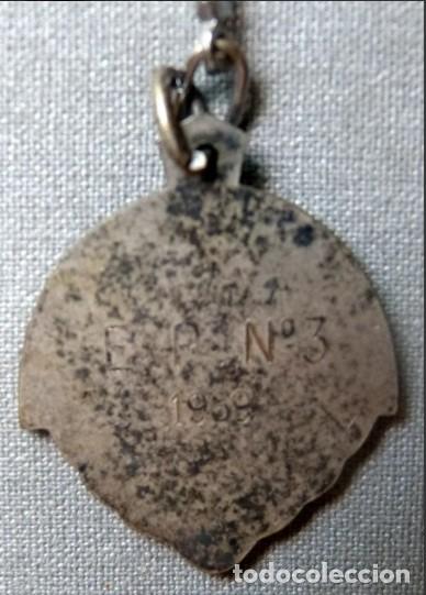 Trofeos y medallas: antigua medalla escolar ano 1969 - Foto 3