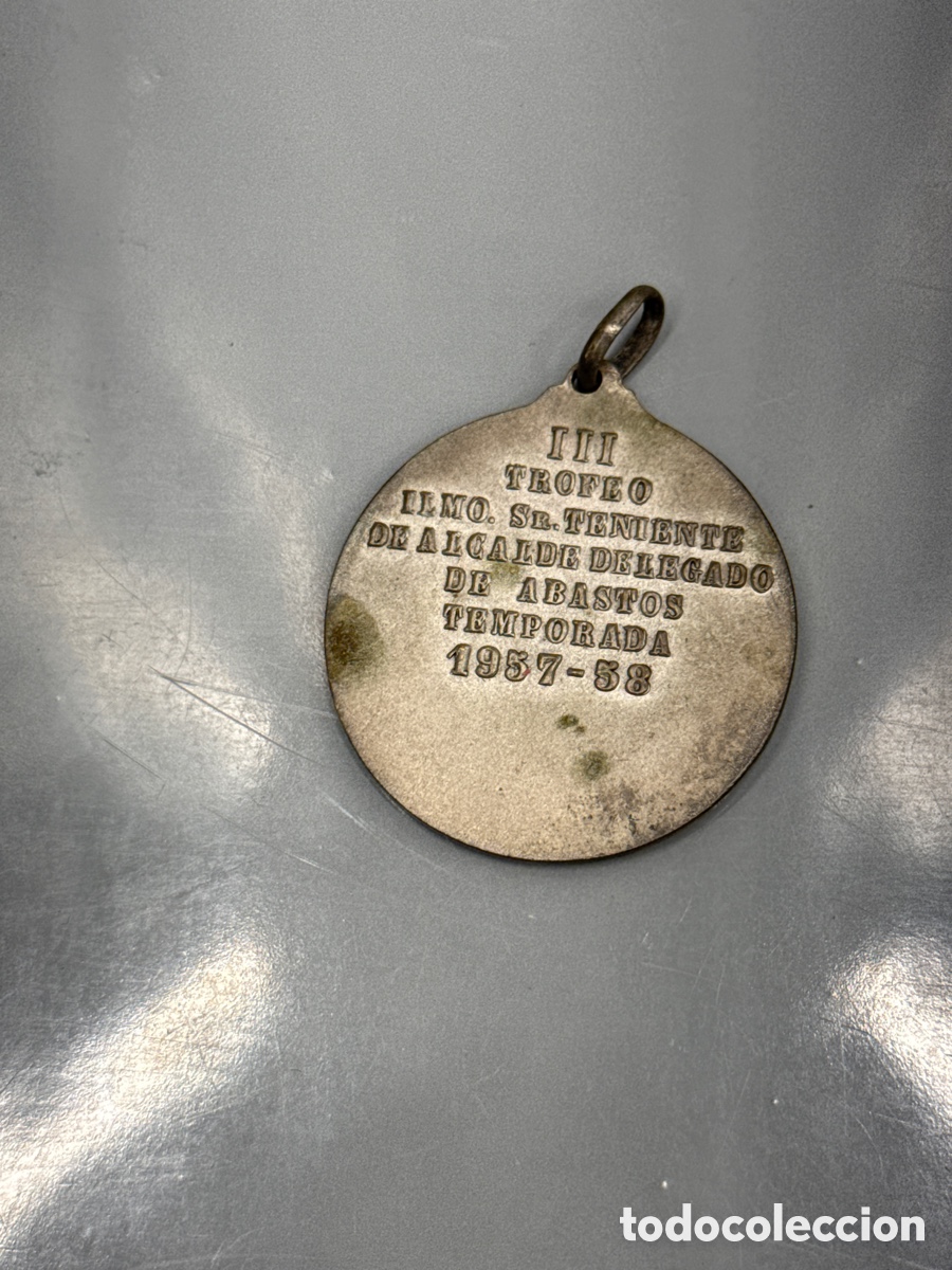Trofeos y medallas: Medalla deportiva 1957 - Foto 3