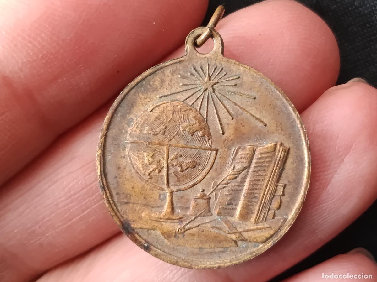 Trofeos y medallas: Medalla colegial. Premio a la aplicaci&oacute;n - Foto 1