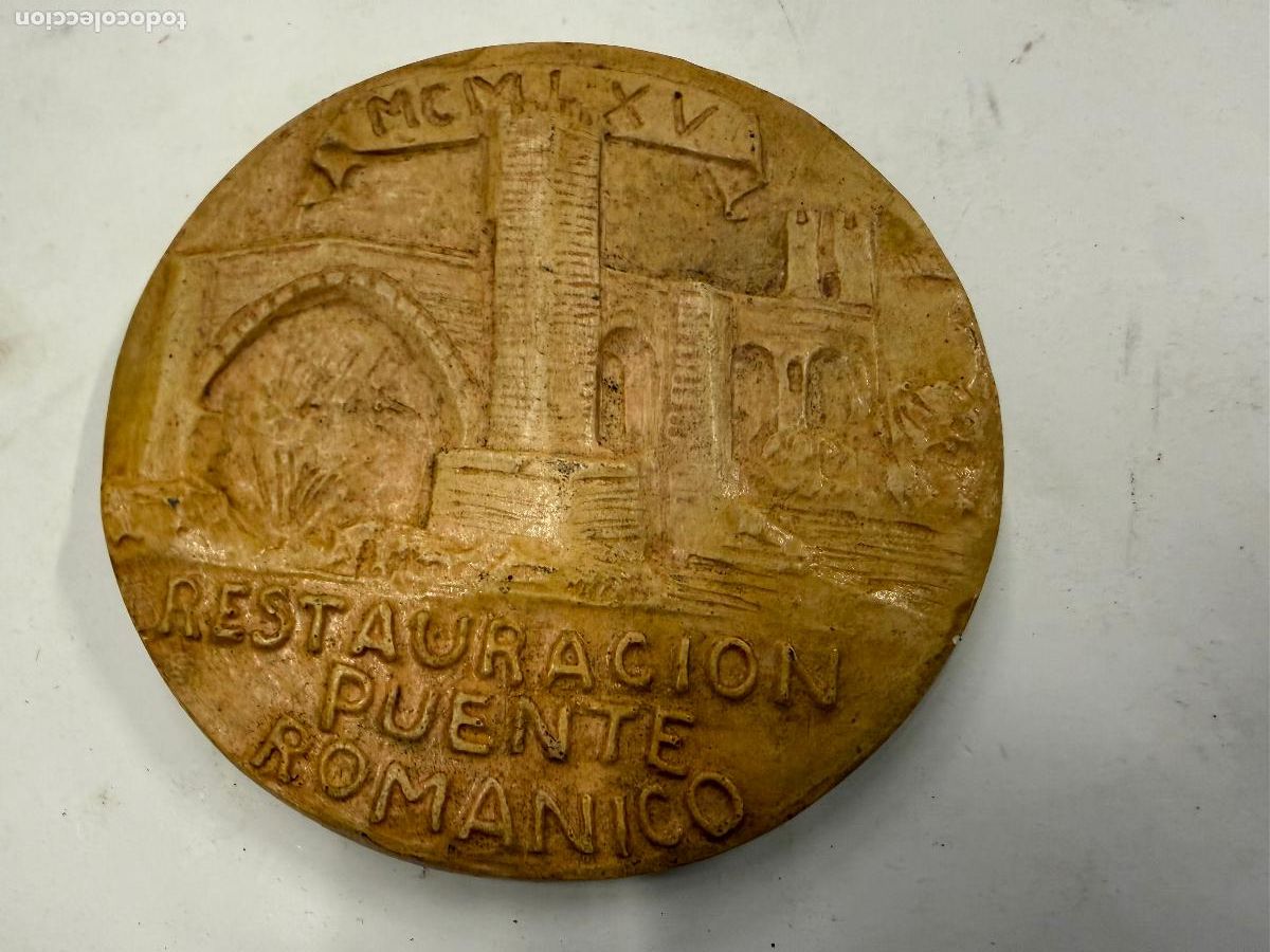 Trofeos y medallas: Extraordinario Original de medallon en madera para molde de bronce. M.Traite. Besalu puente 1965