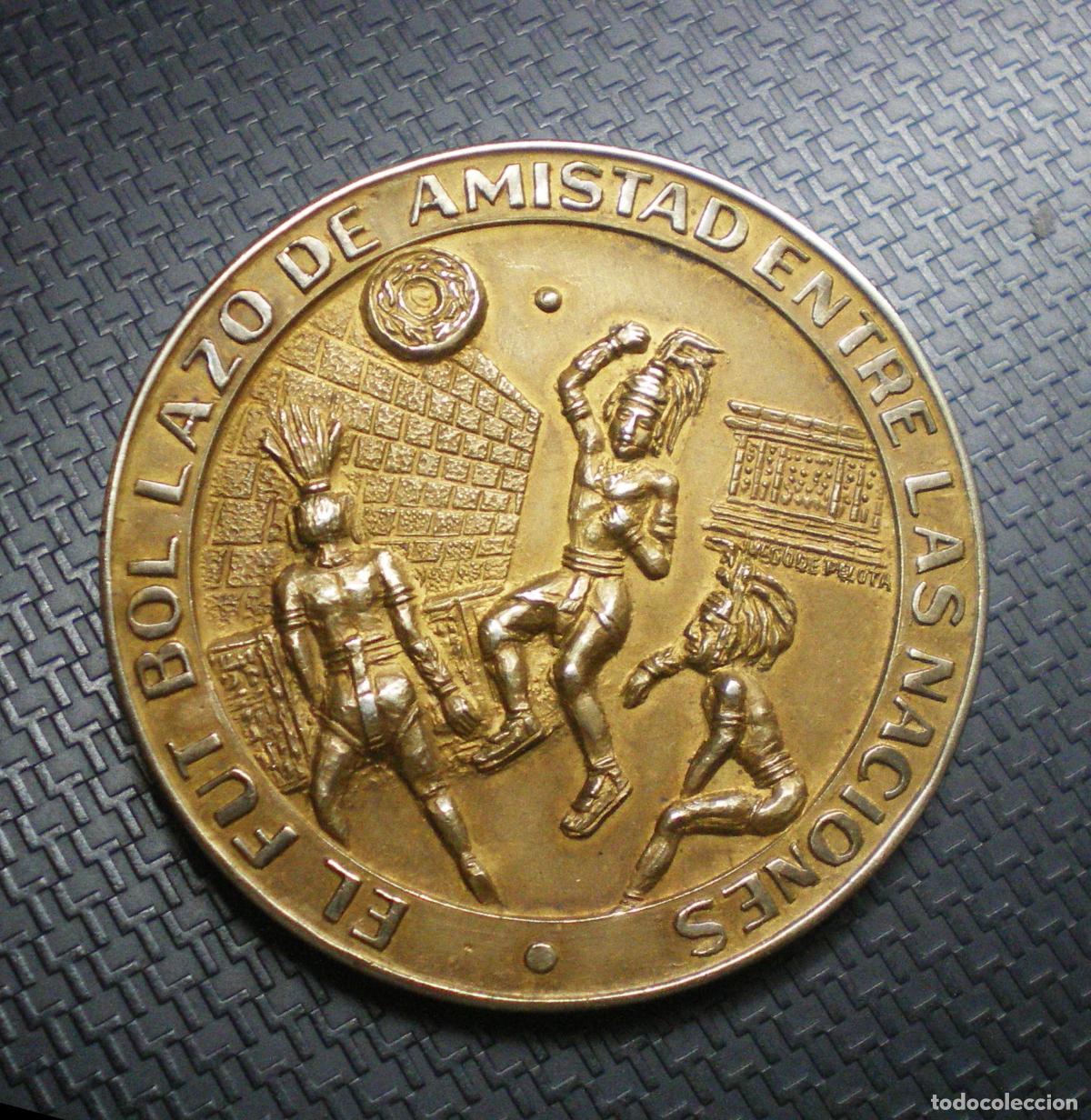 Trofeos y medallas: MEXICO - IX CAMPEONATO MUNDIAL DE FUTBOL 1970 - MEDALLA de PLATA - DORADO ORIGINAL - MUY RARA