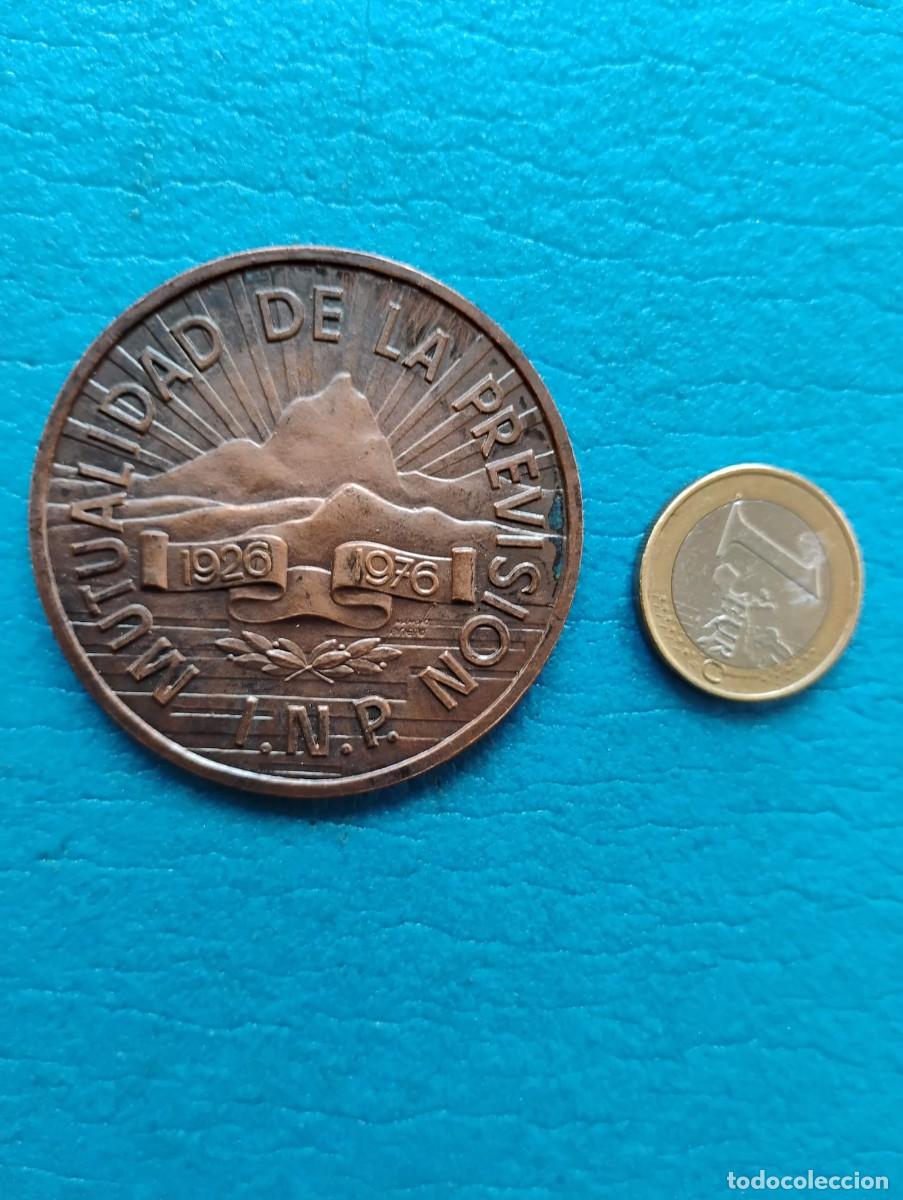 Trofeos y medallas: MEDALLA DE MANO MUTUALIDAD DE LA PREVISION I.N.P. - 1926 1976 - 50 ANIVERSARIO