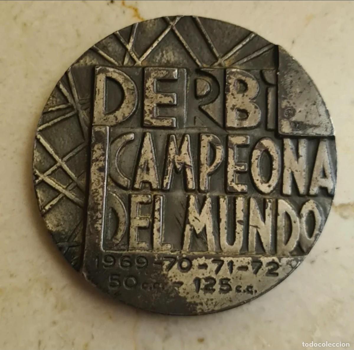 Trofeos y medallas: Medalla original DERBI &ndash; RABASA &ldquo;Campeona del Mundo&rdquo; / 50 Aniversario (1922-1972). PLATA
