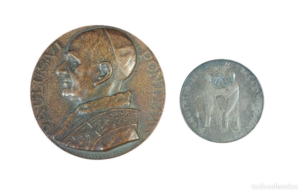 Trofeos y medallas: PAREJA DE MEDALLAS CONMEMORATIVAS DE LA CIUDAD DEL VATICANO. BA&Ntilde;O EN PLATA. ITALIA. C. 1971.