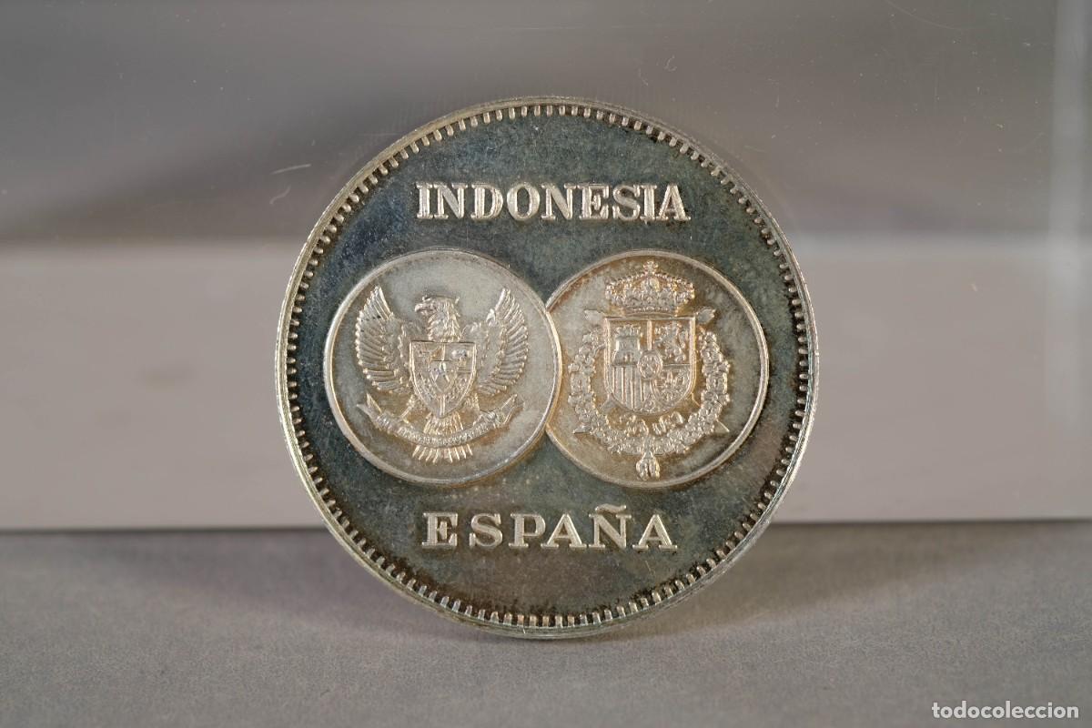 Trofeos y medallas: MEDALLA CONMEMORATIVA DE PLATA VISITA DE LOS REYES DE ESPA&Ntilde;A A INDONESIA 1980