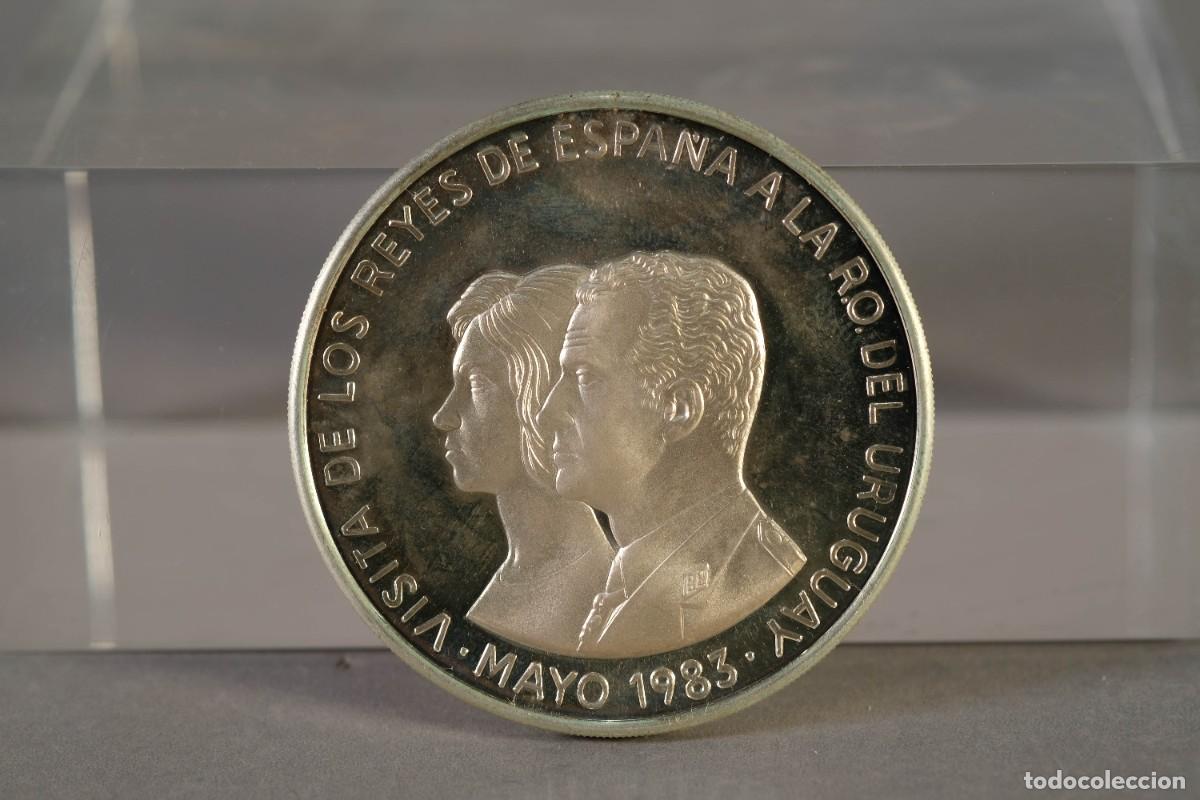 Trofeos y medallas: MEDALLA DE PLATA VISITA DE LOS REYES DE ESPA&Ntilde;A A URUGUAY 1983