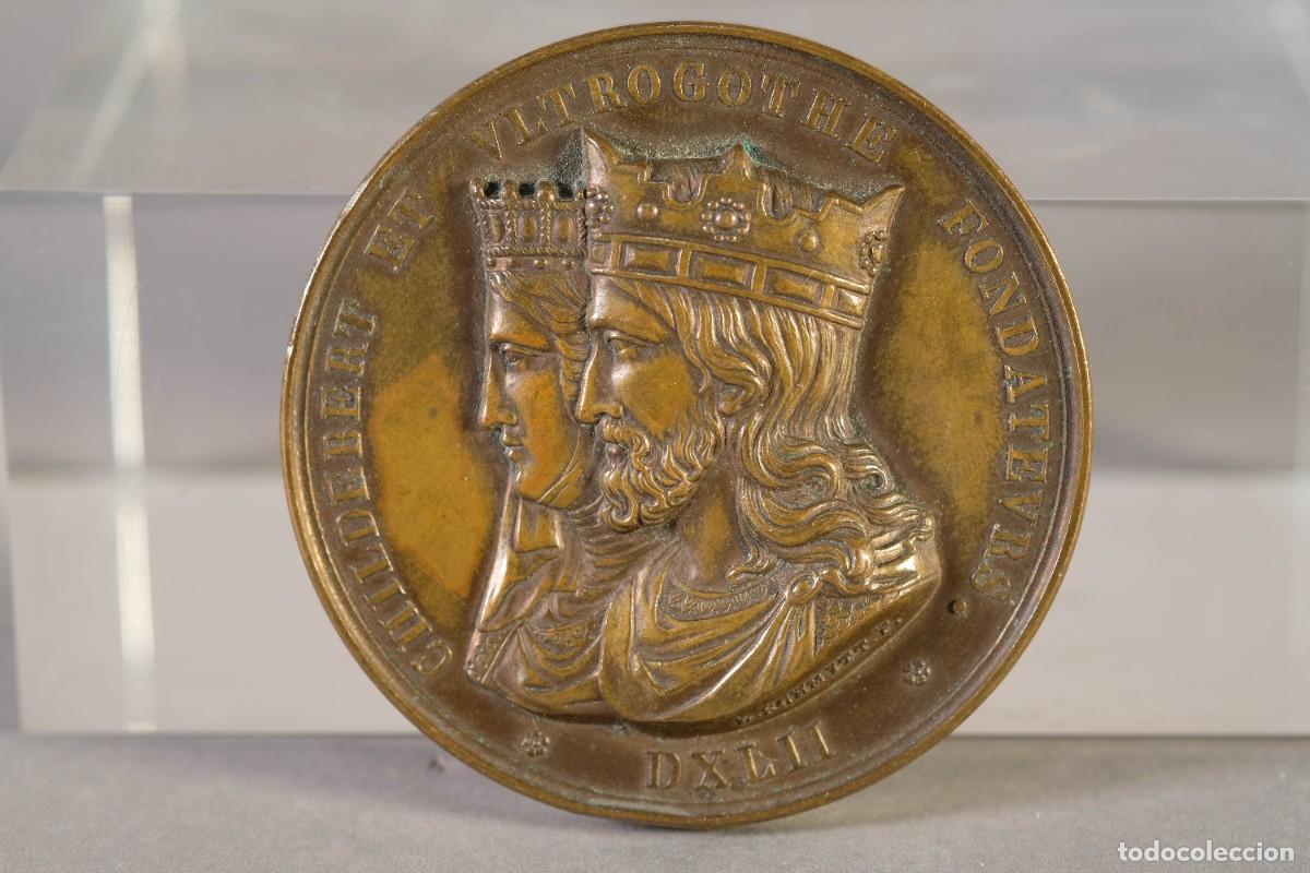 Trofeos y medallas: MEDALLA EN BRONCE REY Y REINA DE LOS FRANCOS HOSPICIOS DE LYON 1845