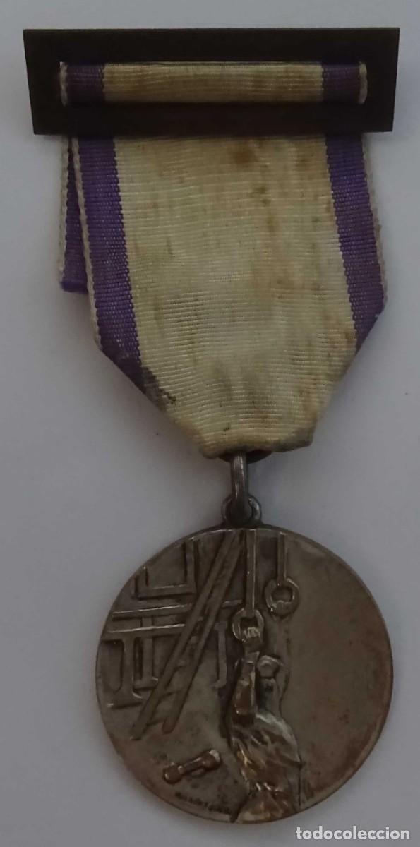 Trofeos y medallas: MEDALLA ANTIGUA DE GIMNASTA