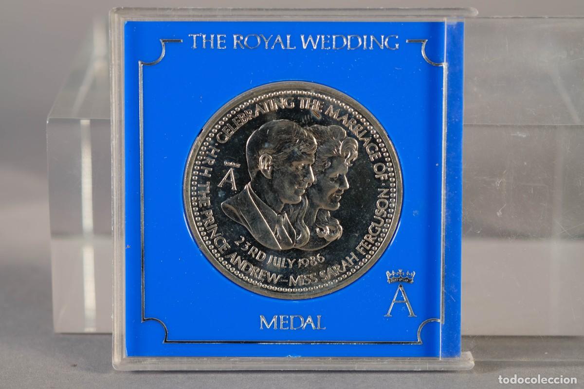 Trofeos y medallas: MEDALLA CONMEMORATIVA EN PLATA DE LA BODA DE ANDR&Eacute;S Y SARA FERGUSON, 23 DE JULIO DE 1986