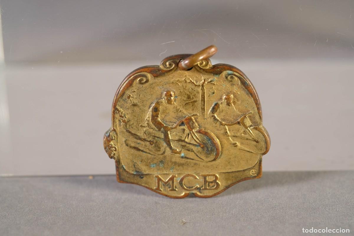 Trofeos y medallas: MEDALLA EN METAL DORADO DE MOTOCICLISMO 1928