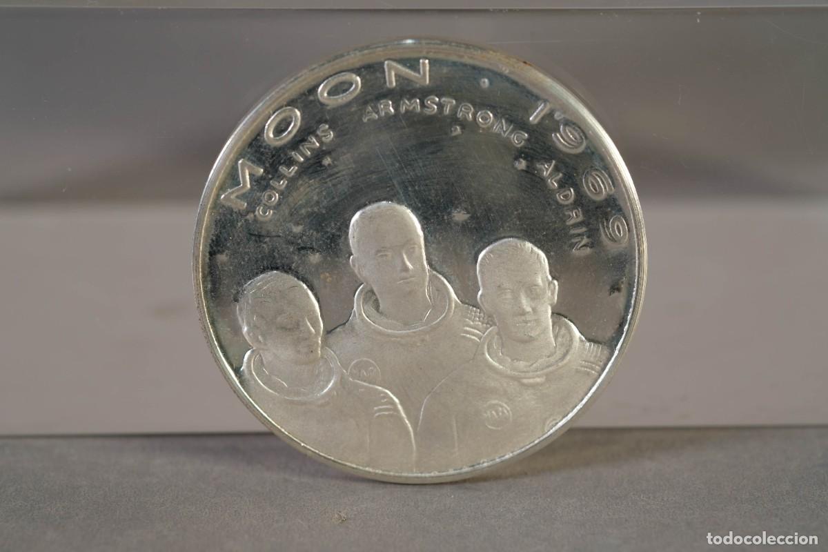 Trofeos y medallas: MEDALLA DE PLATA LUNA 1969 ASTRONAUTAS COLLINS - ARMSTRONG - ALDRIN PAISAJE LUNAR